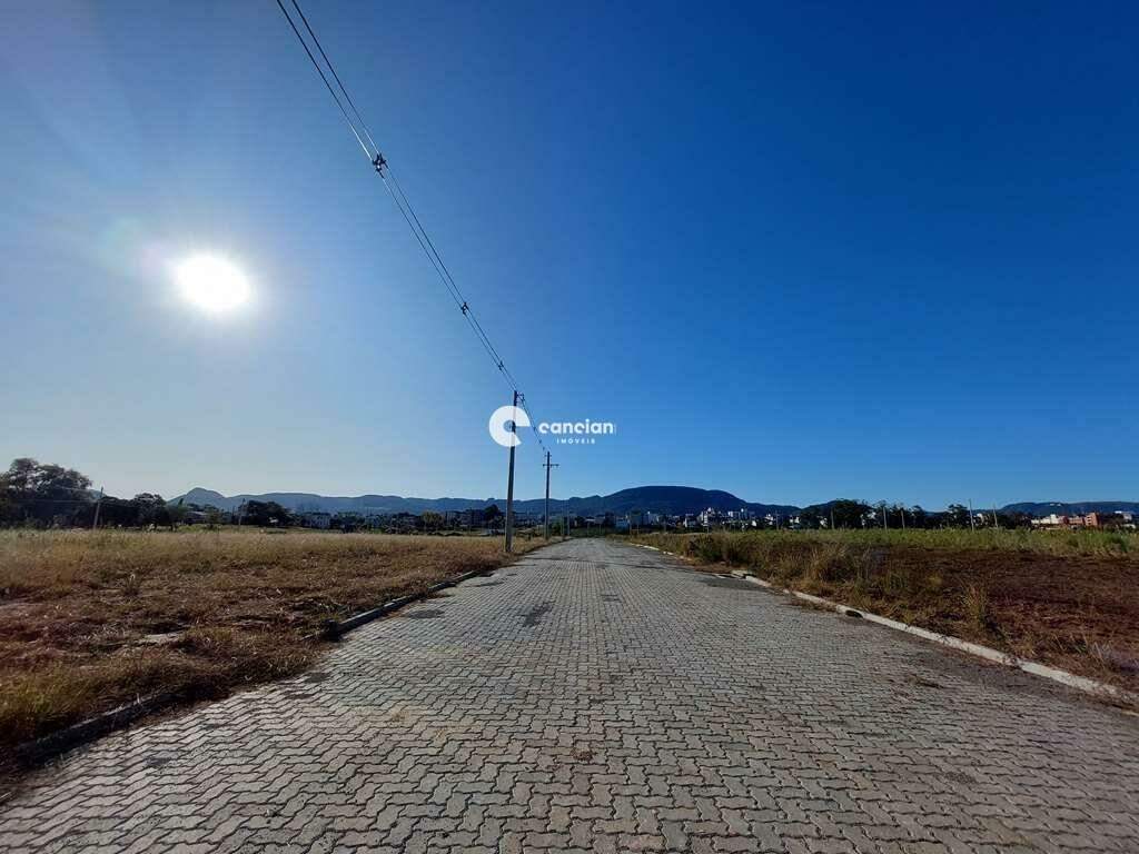 Terreno à venda no Camobi: 