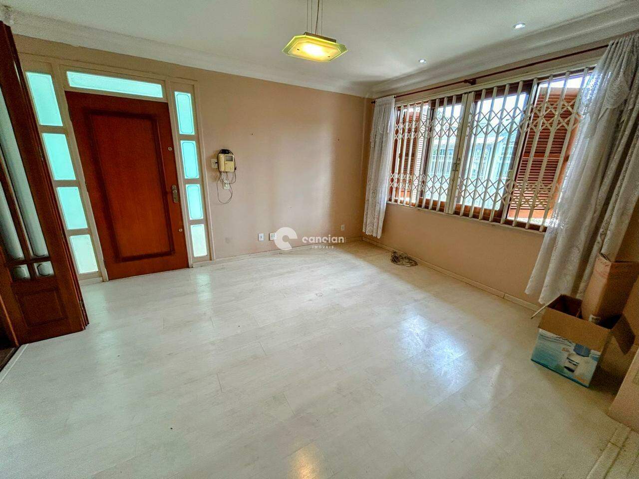 Casa à venda no Camobi: 