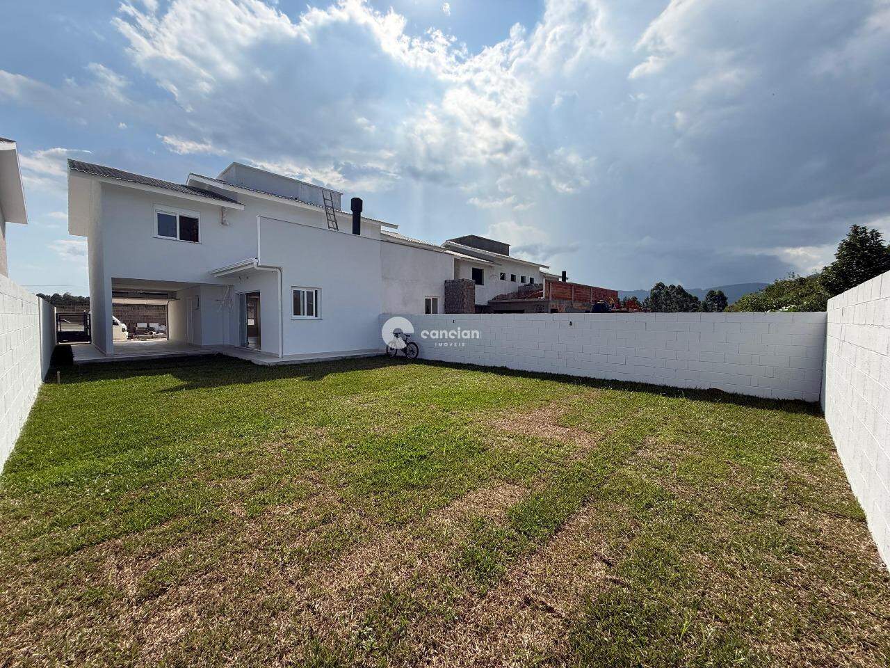 Casa de Condomínio à venda no Camobi: 