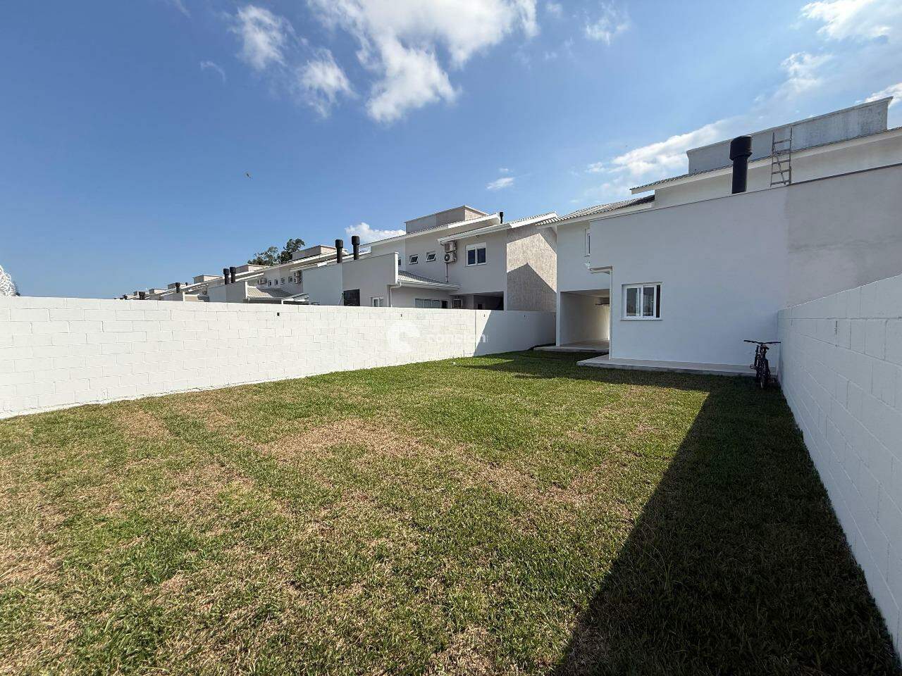 Casa de Condomínio à venda no Camobi: 