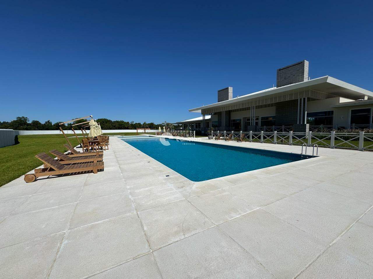 Terreno em condomínio à venda no Tomazetti: 