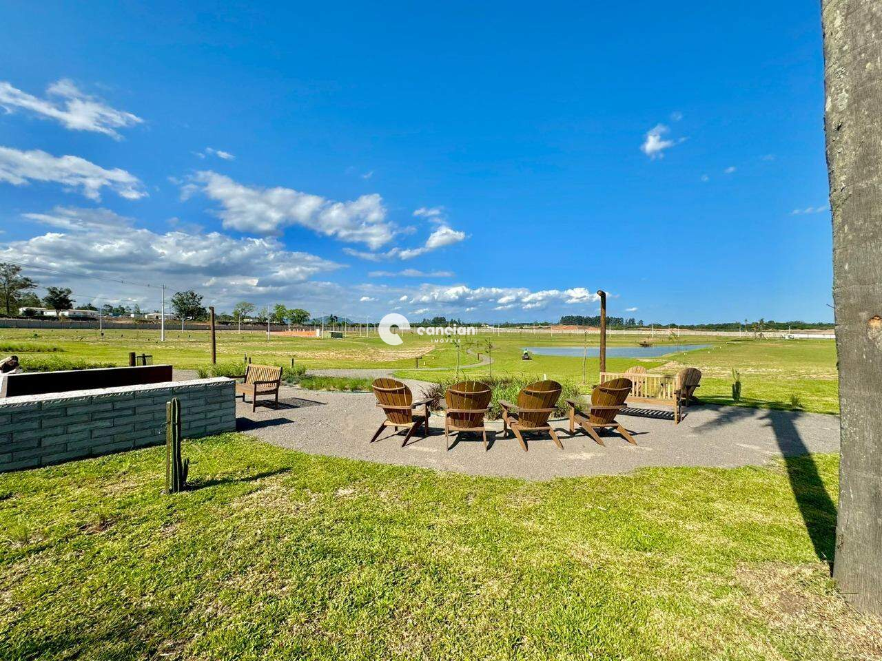 Terreno em condomínio à venda no Tomazetti: 