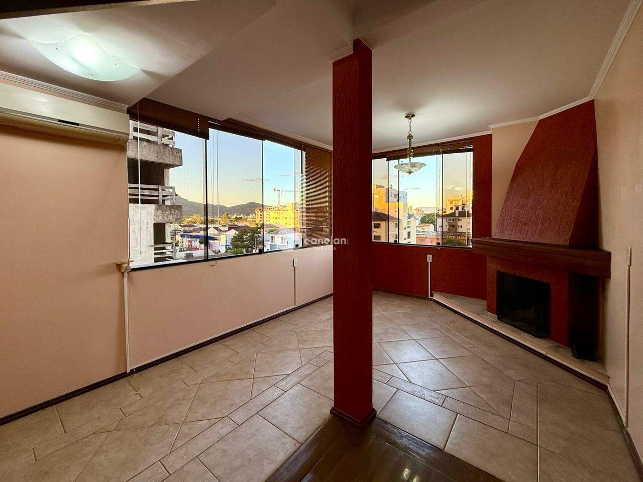 Duplex à venda no Camobi: 