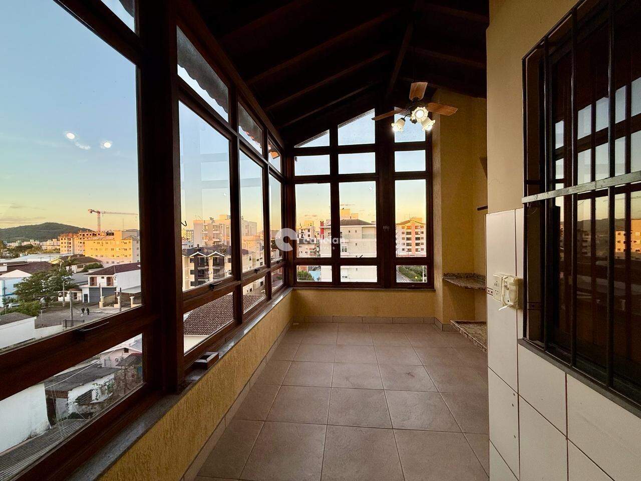 Duplex para aluguel no Camobi: 