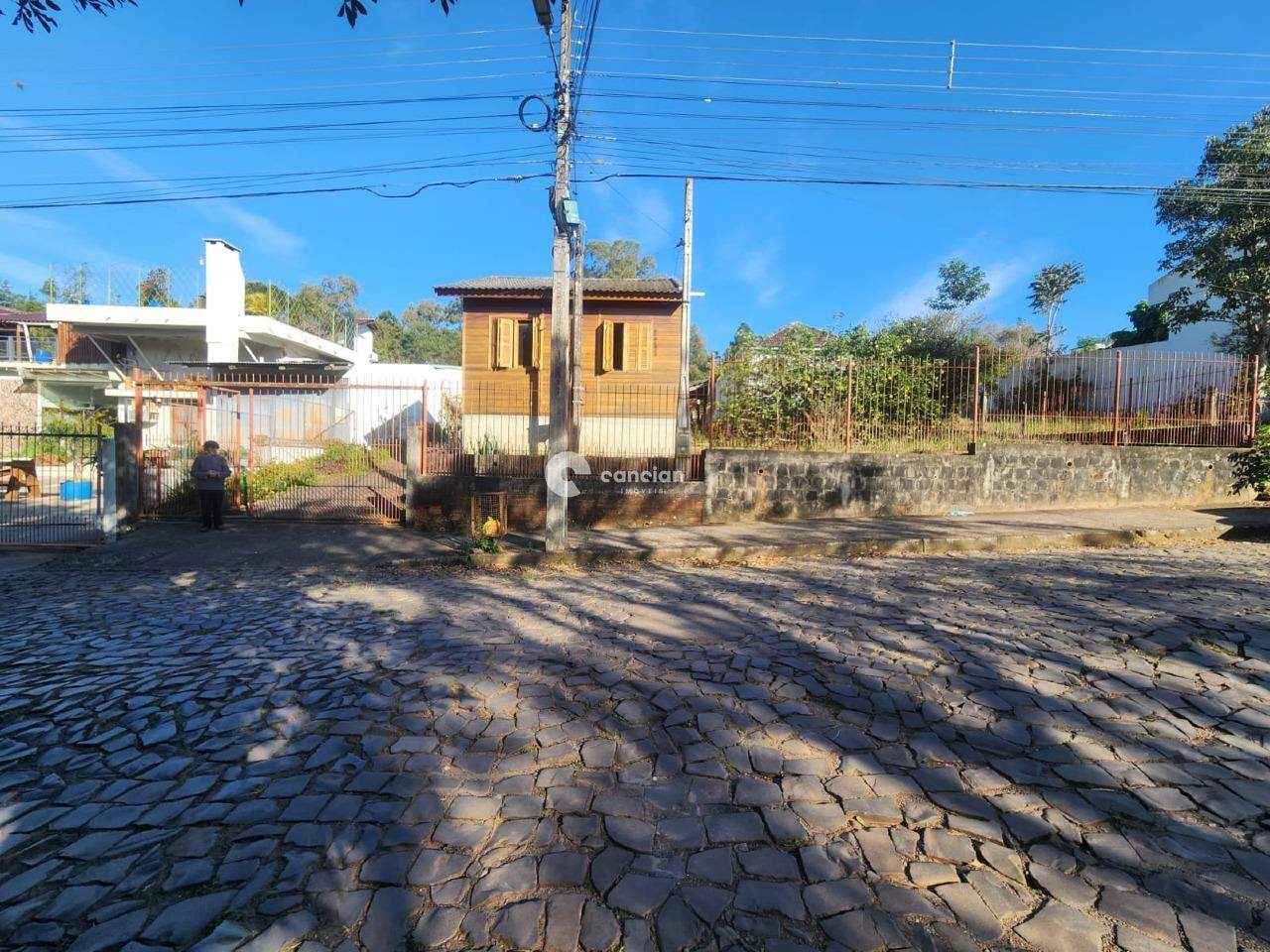 Terreno à venda no Camobi: 
