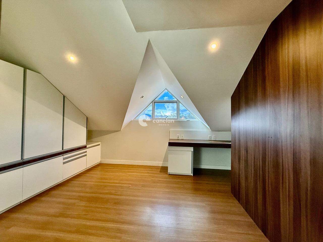 Casa de Condomínio à venda no São José: 