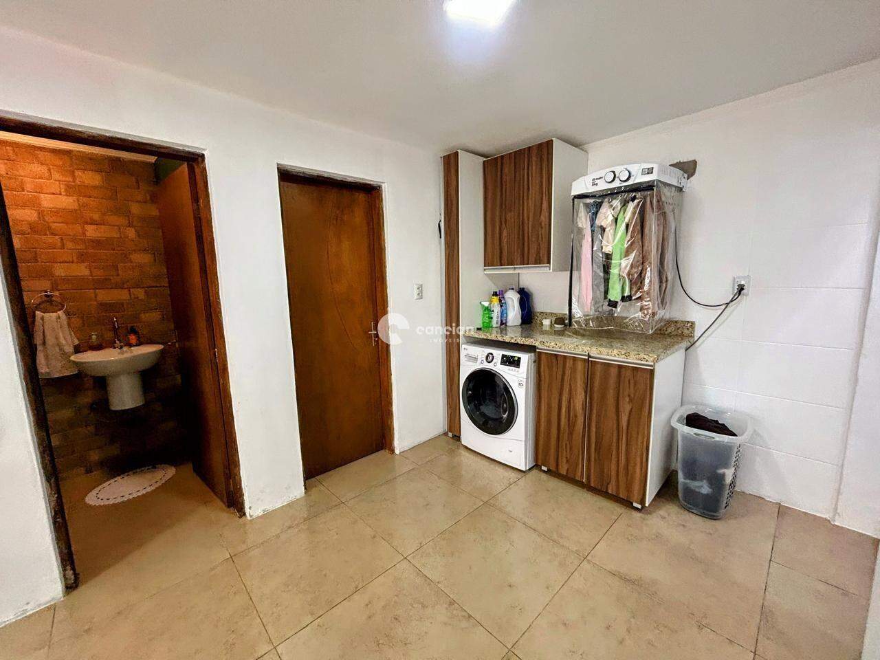 Casa à venda no Pinheiro Machado: Lavanderia e Despensa