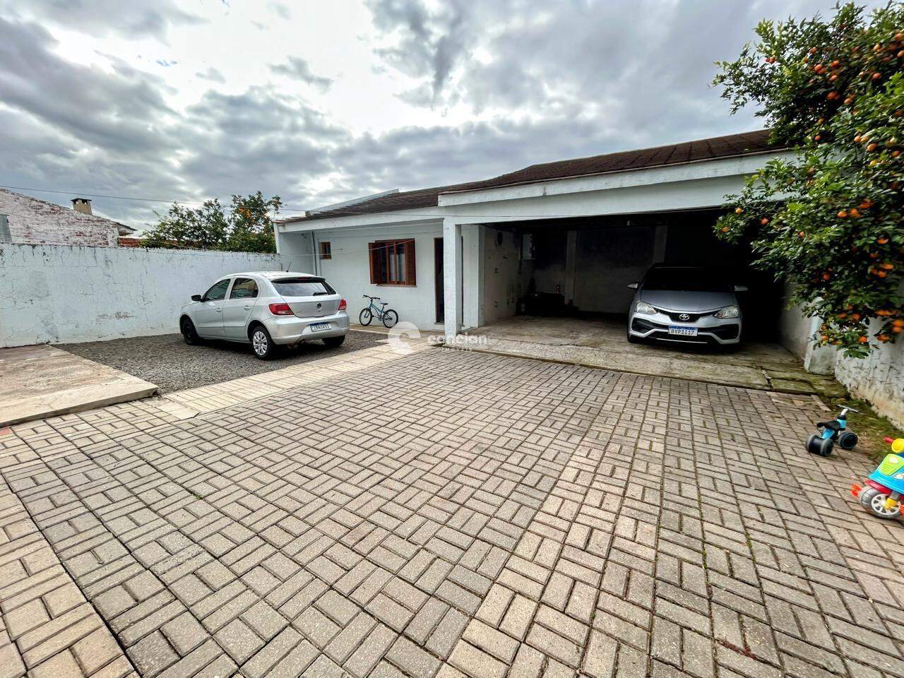 Casa à venda no Pinheiro Machado: Garagens