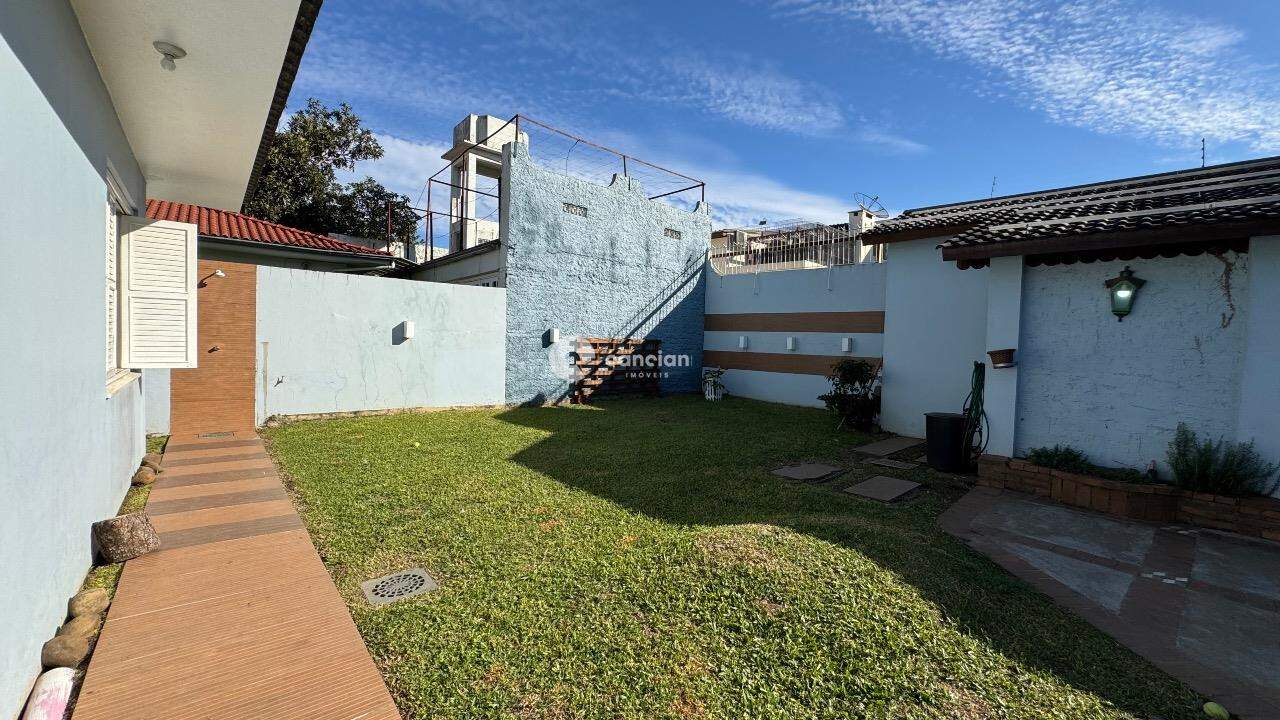 Casa à venda no Camobi: