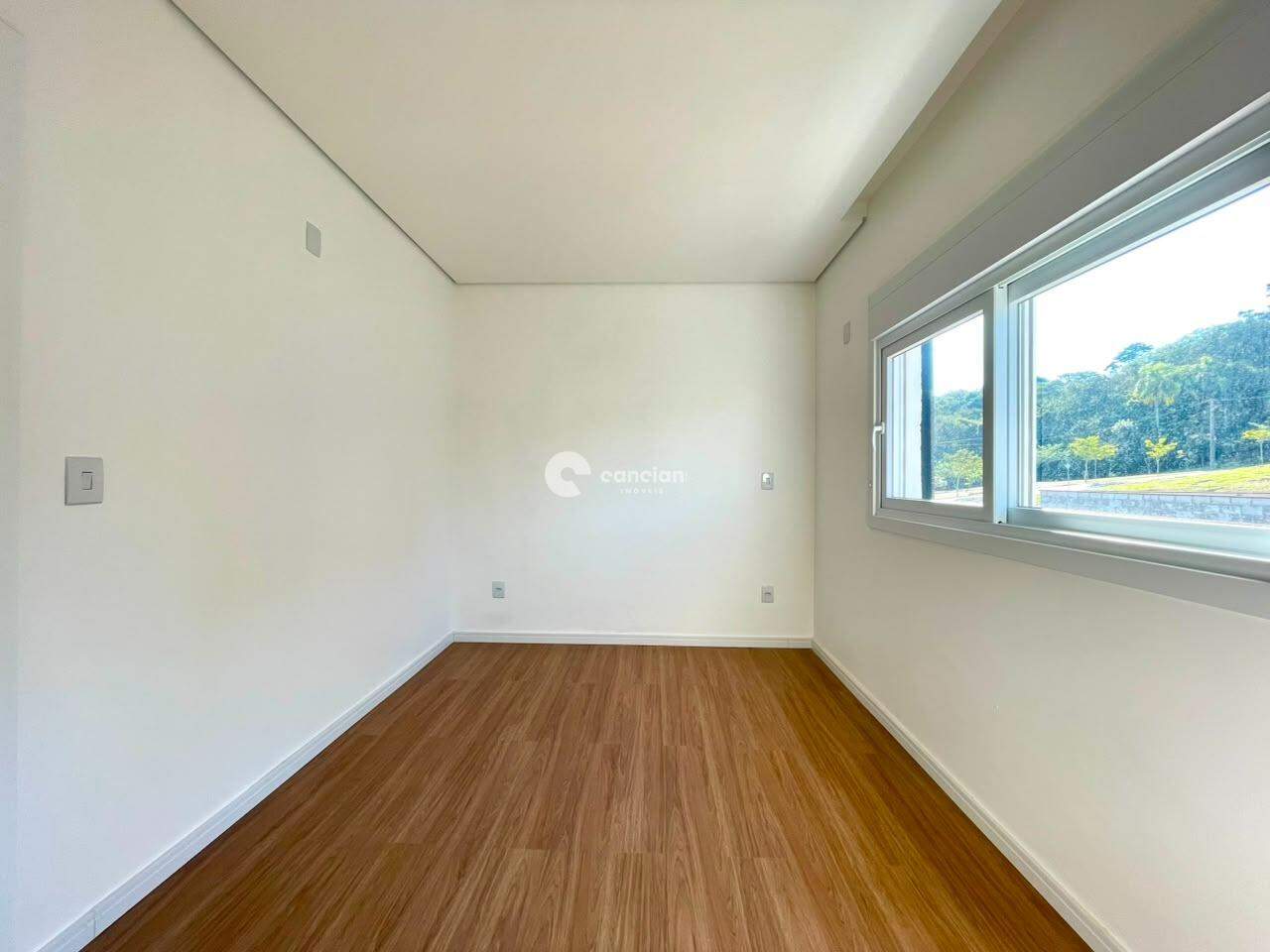 Casa de Condomínio para aluguel no Tomazetti: 