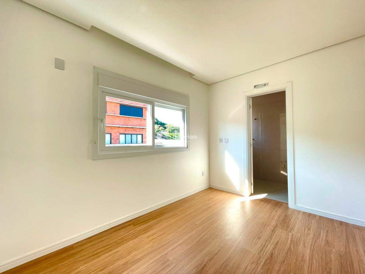 Casa de Condomínio para aluguel no Tomazetti: 