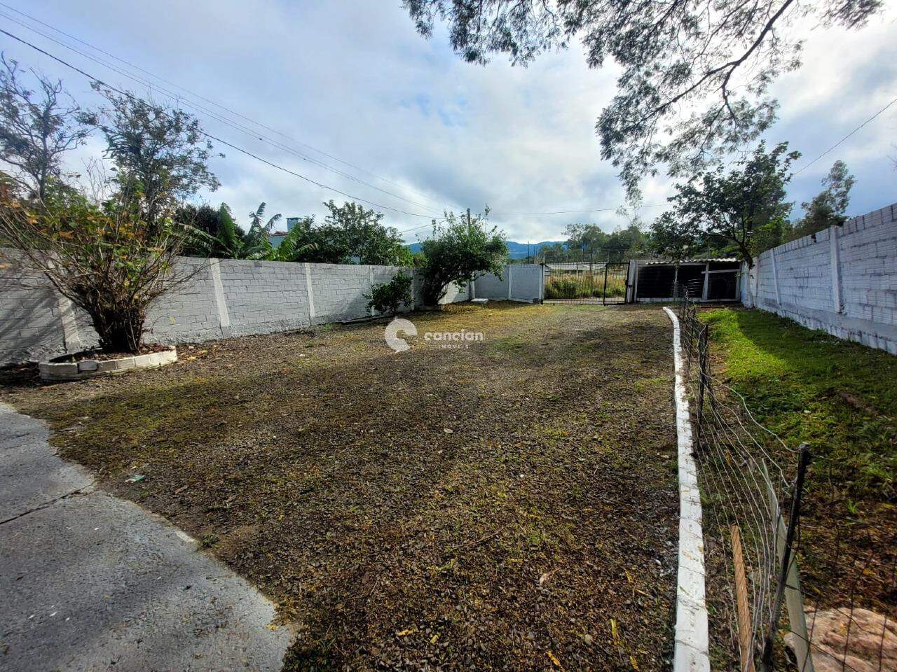 Casa para aluguel no Camobi: 