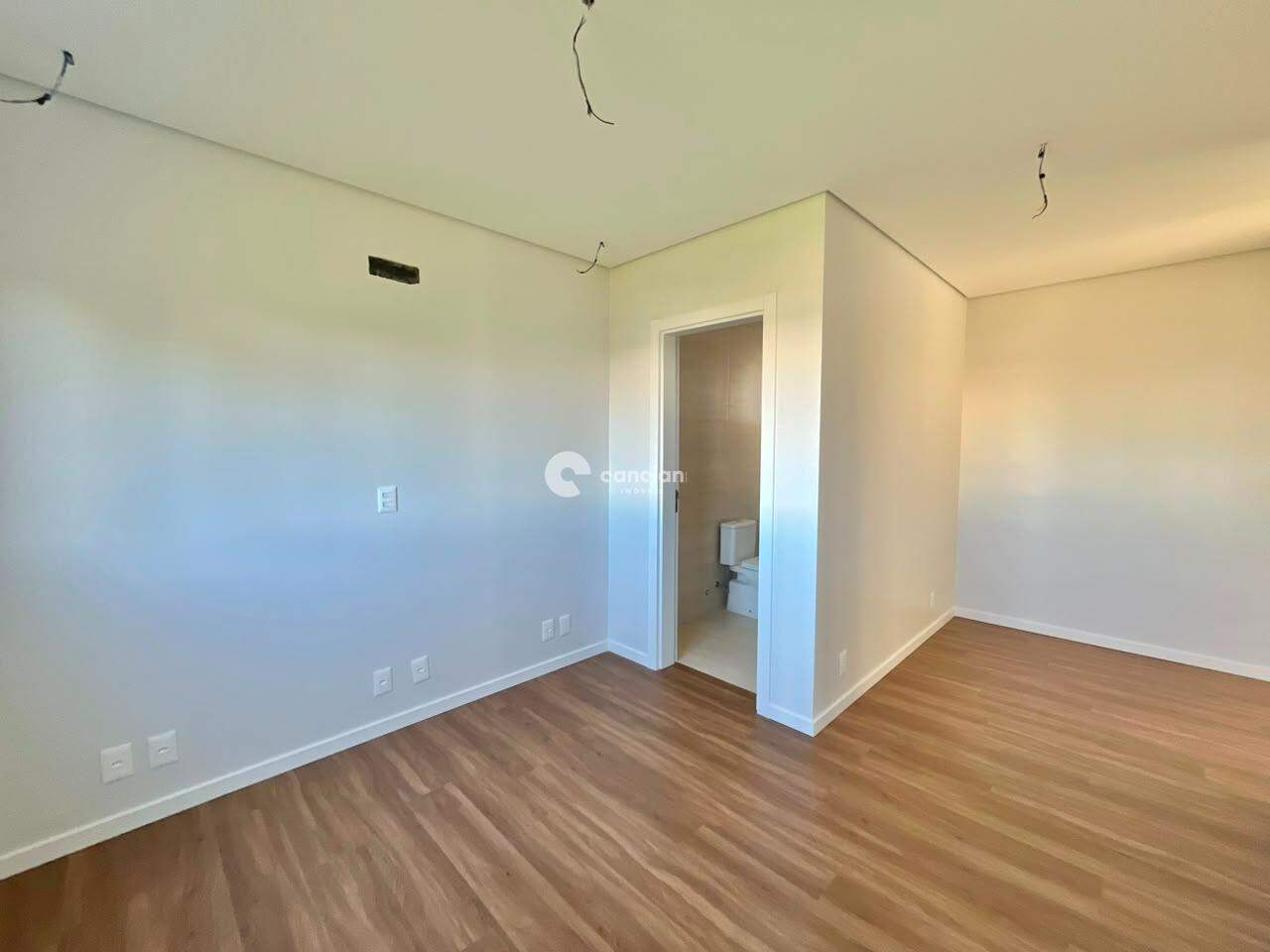 Casa de Condomínio à venda no São José: 