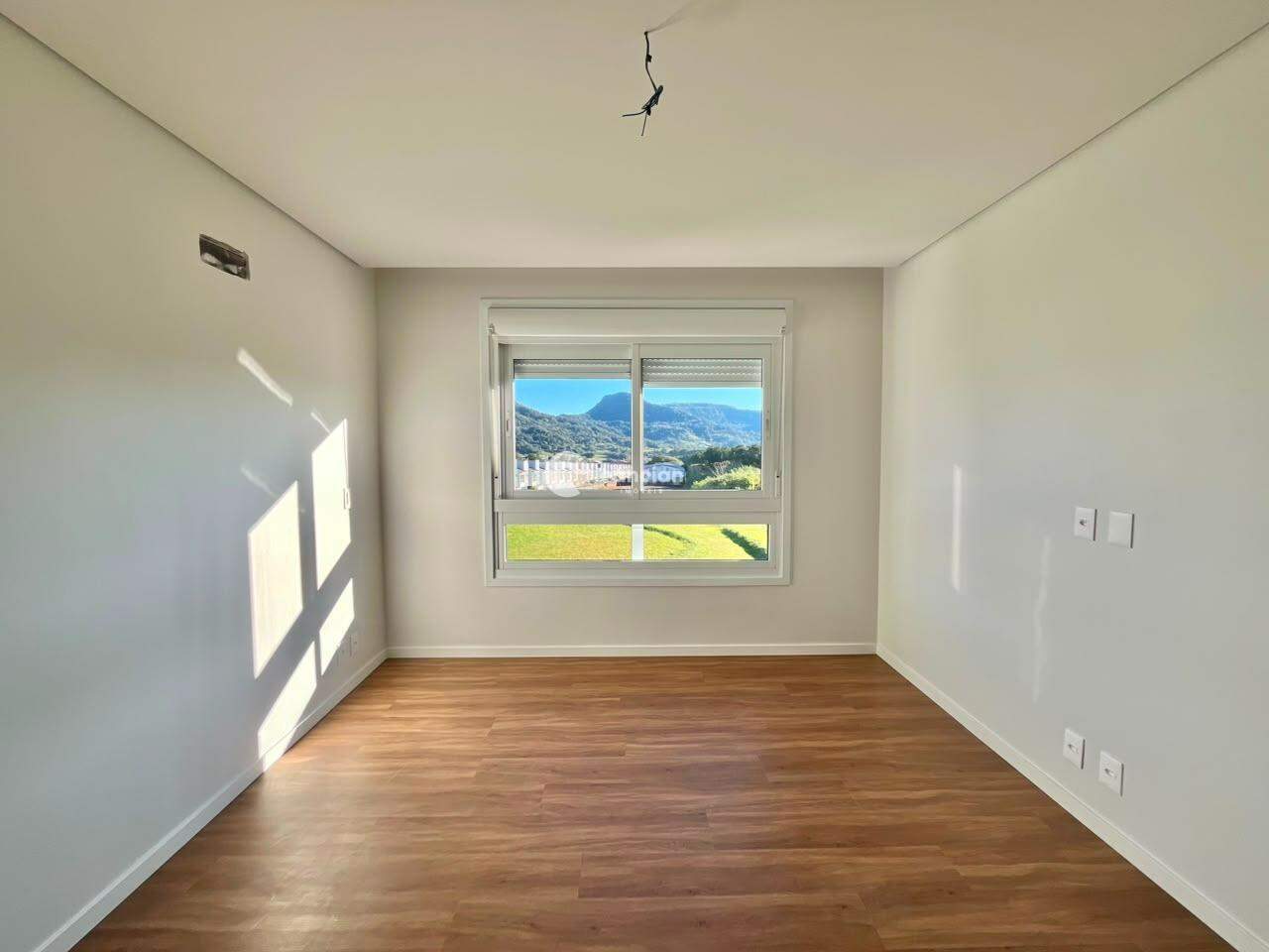 Casa de Condomínio à venda no São José: 