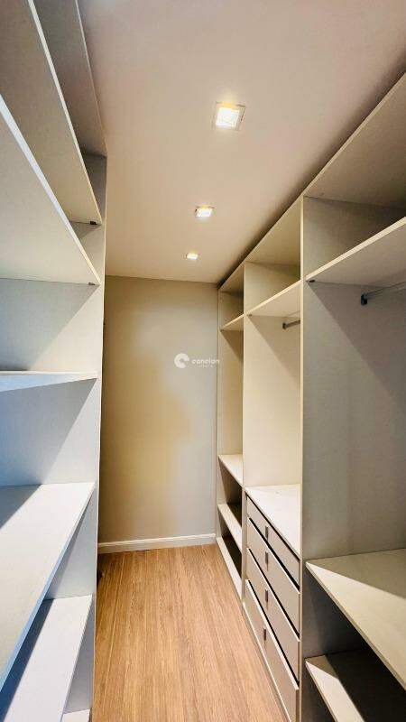 Duplex à venda no Centro: closet 3º dorm