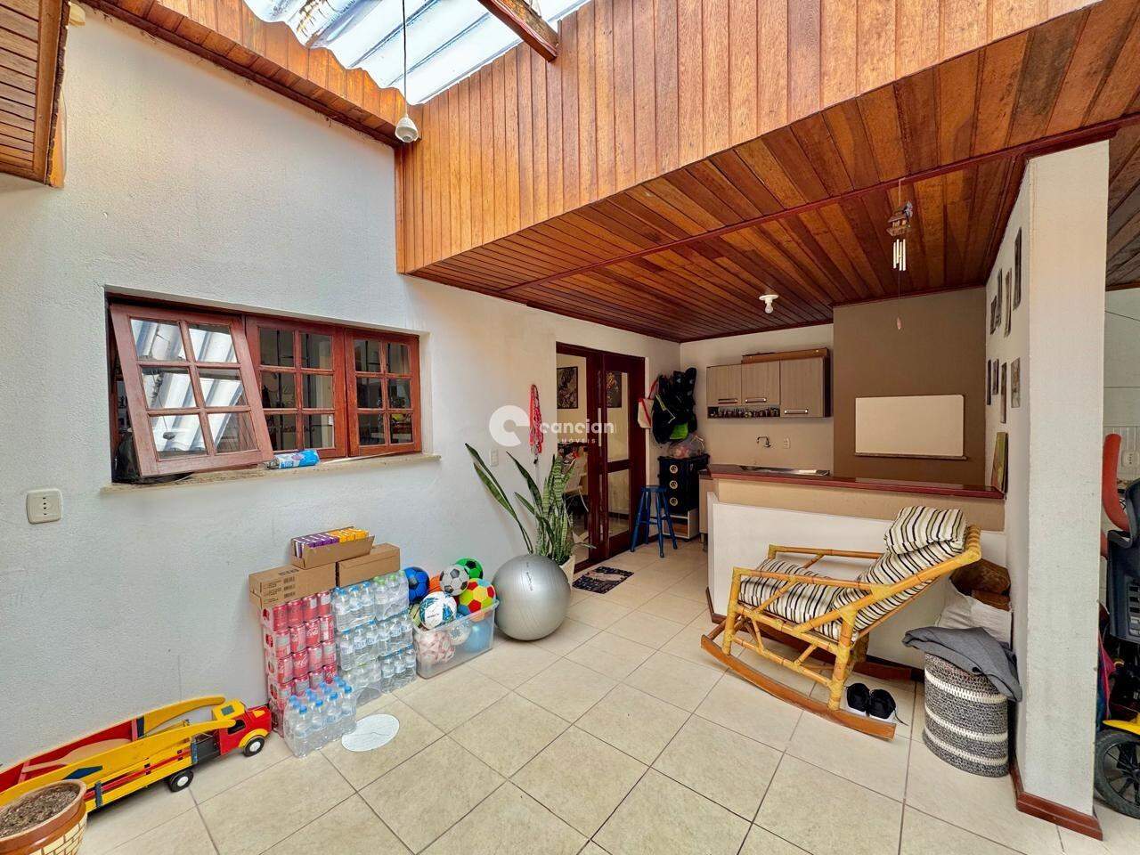 Casa de Condomínio à venda no Camobi: 