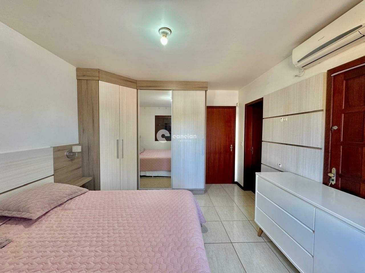Casa de Condomínio à venda no Camobi: 