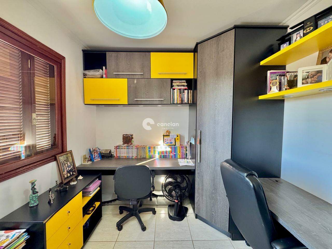 Casa de Condomínio à venda no Camobi: 