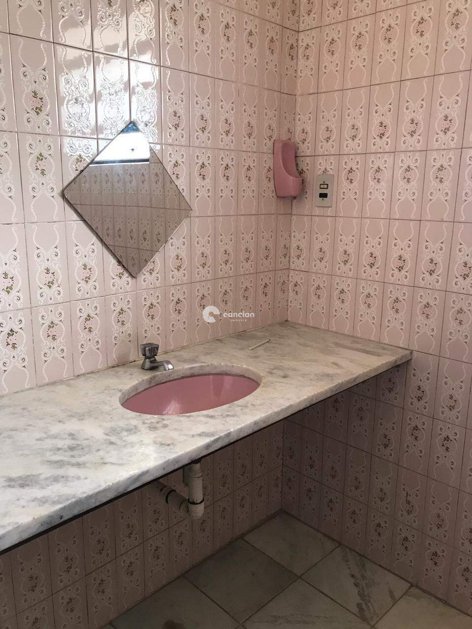 Casa à venda no Centro: