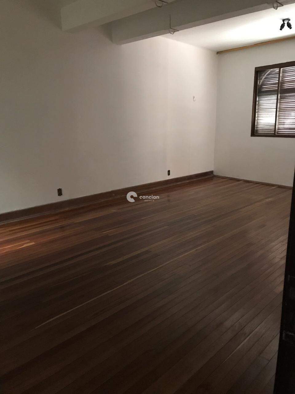 Casa à venda no Centro: