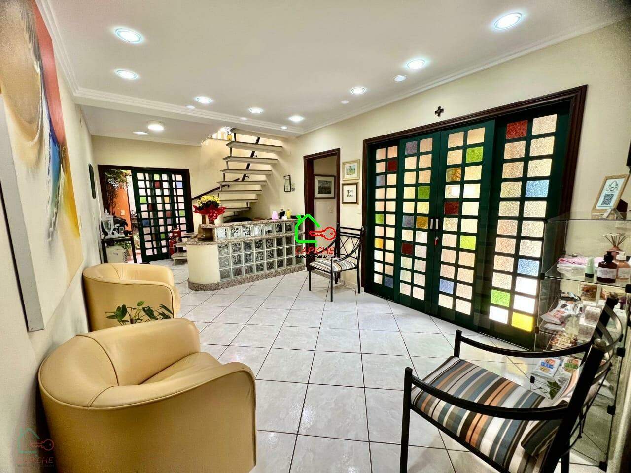 Casa, 3 quartos, 241 m² - Foto 1