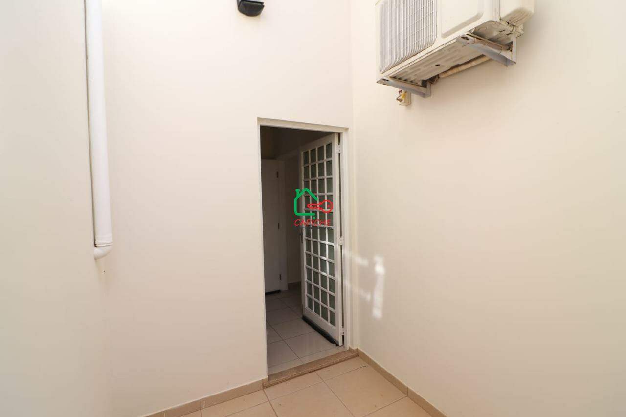 Casa, 3 quartos, 217 m² - Foto 2