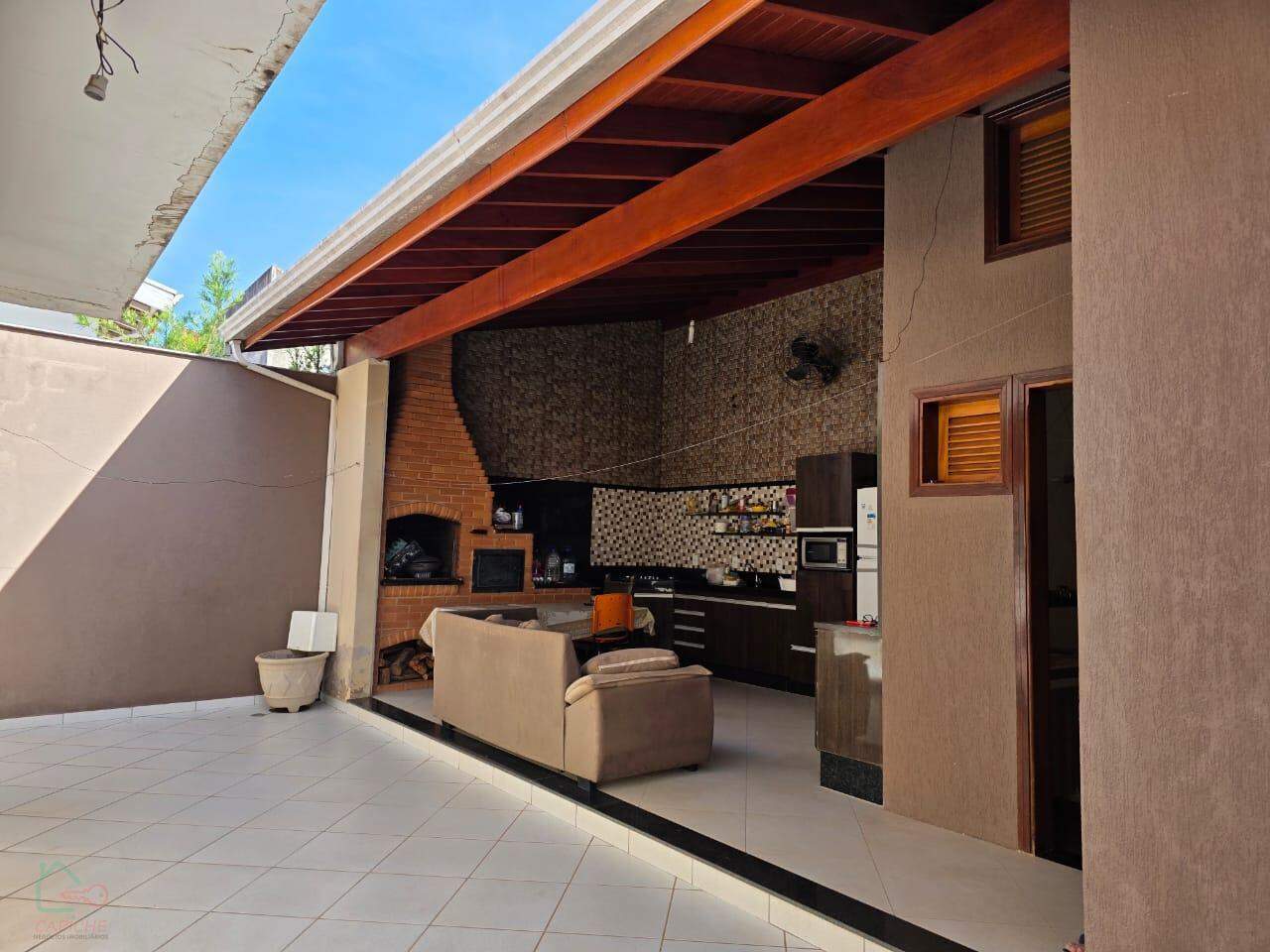 Casa, 4 quartos, 220 m² - Foto 1