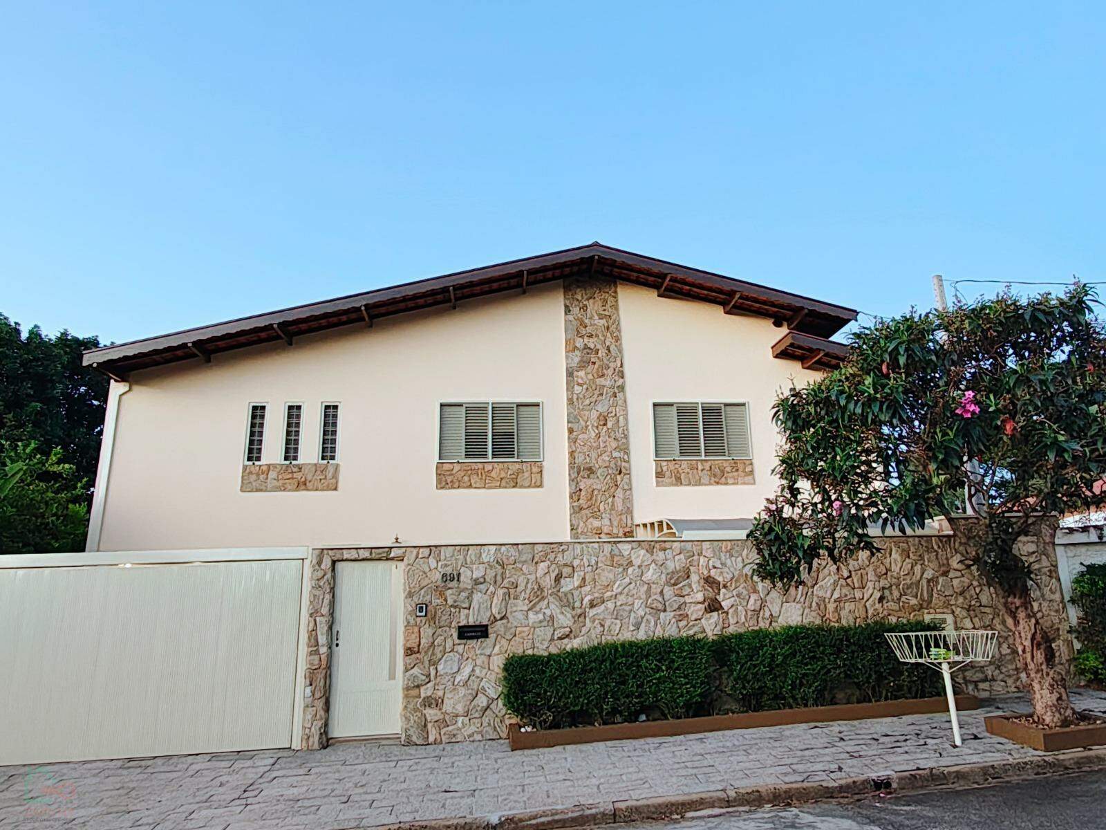 Casa, 4 quartos, 355 m² - Foto 1