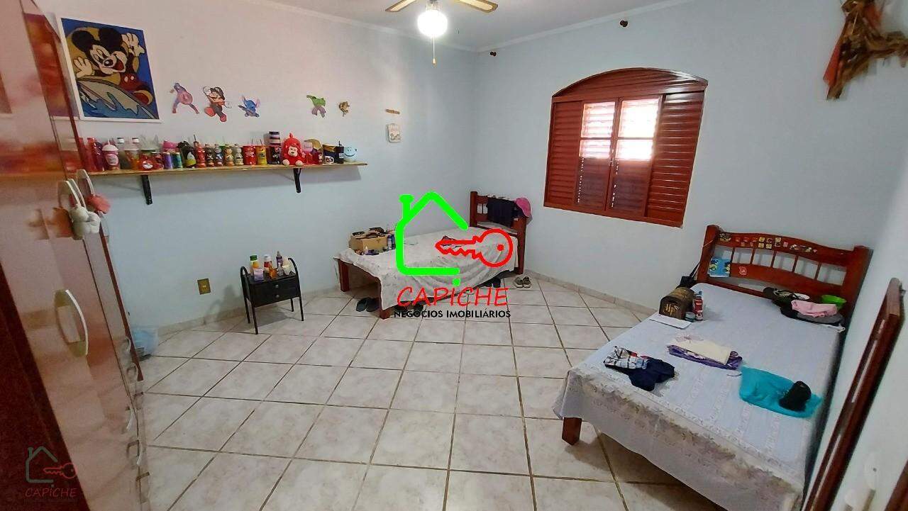 Casa, 4 quartos, 236 m² - Foto 1