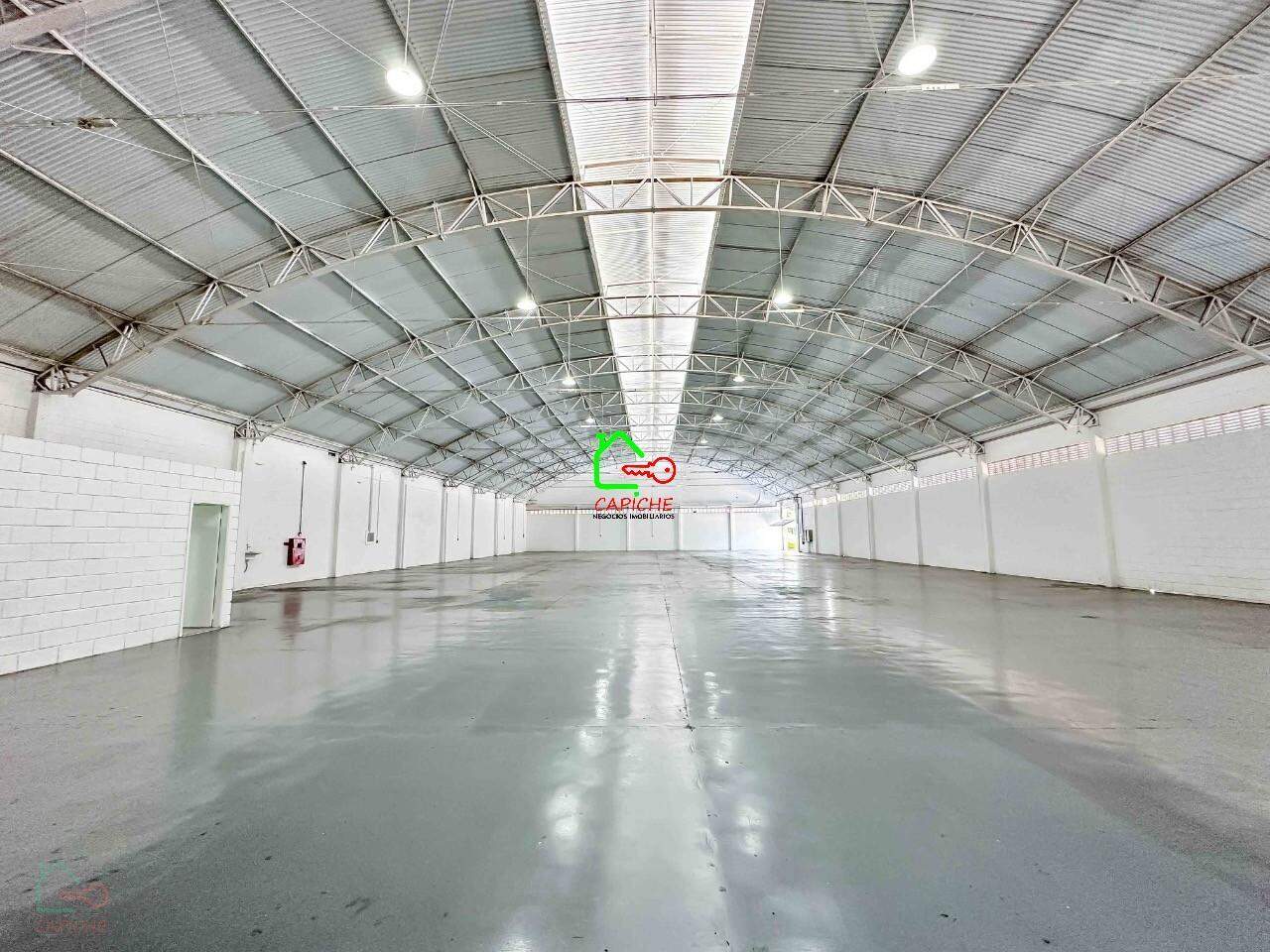 Depósito-Galpão, 1400 m² - Foto 1
