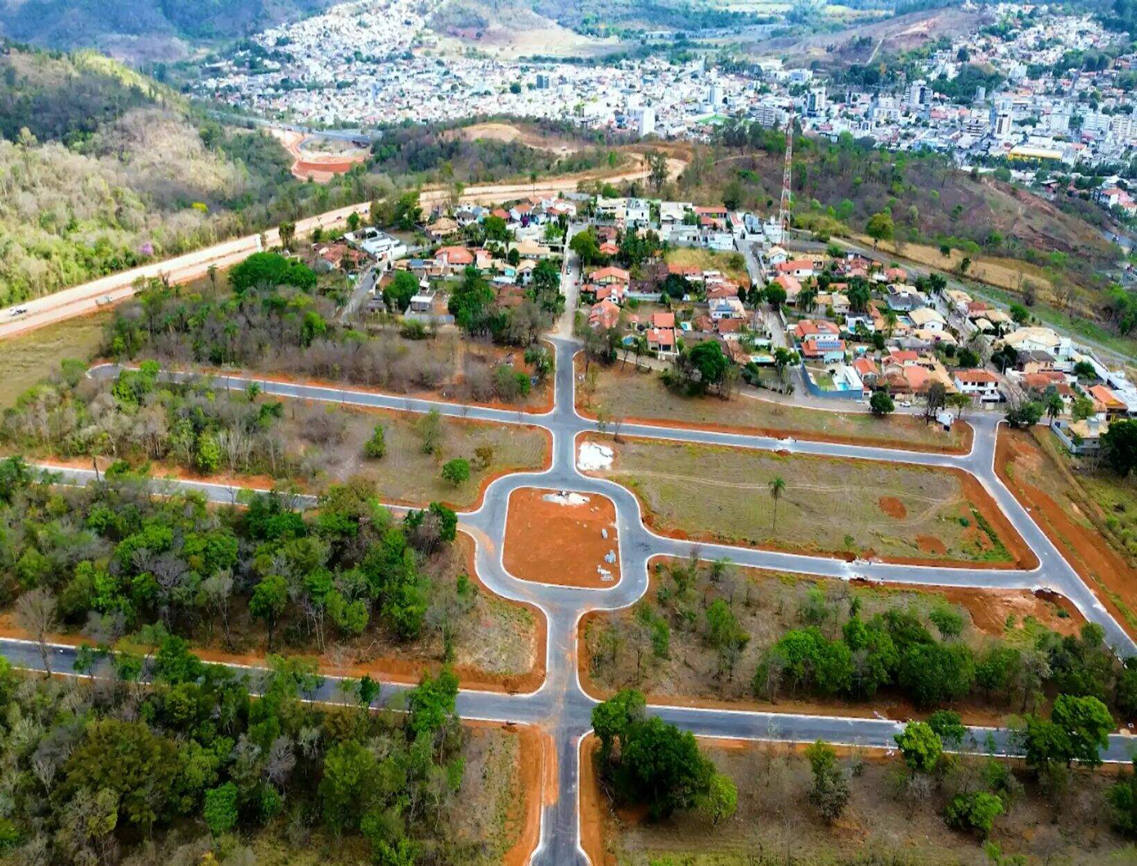 Lote / Terreno à venda no bairro Maria Cândida em Pedro Leopoldo