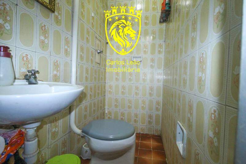 Casa à venda com 2 quartos, 80m² - Foto 10