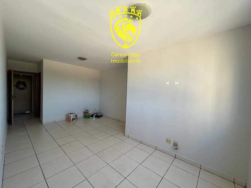 Apartamento à venda com 3 quartos, 81m² - Foto 2