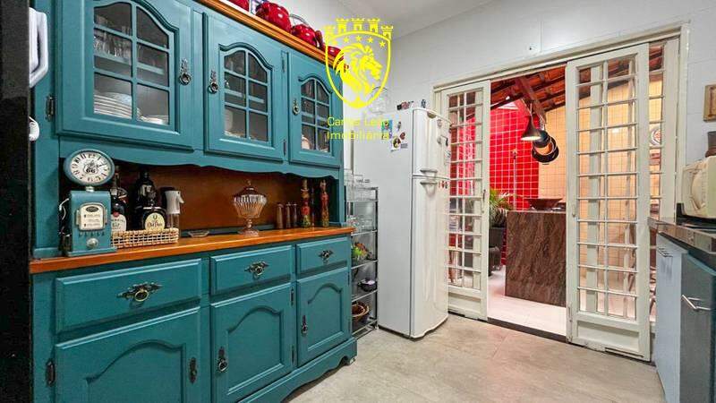 Casa à venda com 2 quartos, 70m² - Foto 8