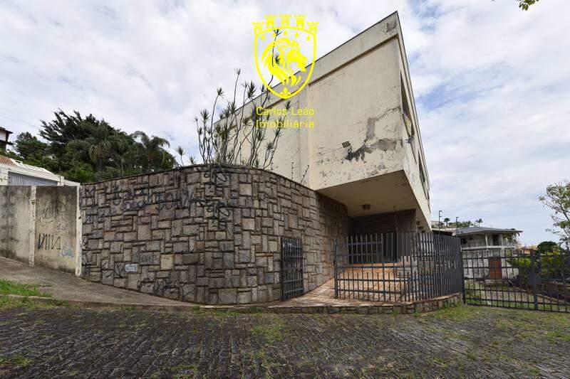Casa à venda com 6 quartos, 679m² - Foto 1