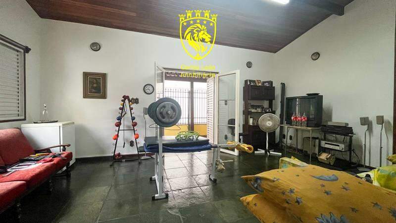 Casa à venda com 8 quartos, 500m² - Foto 8