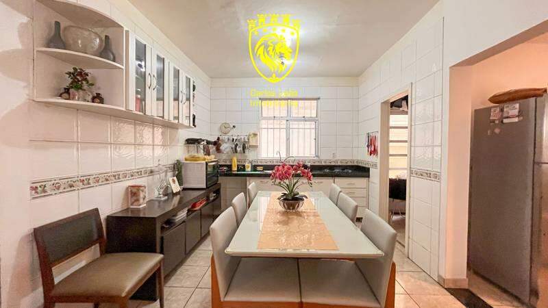Casa com 5 dormitórios à venda em Belo Horizonte, no bairro Buritis