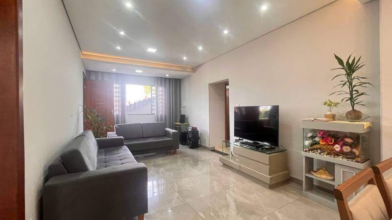 Casa com 3 dormitórios à venda em Belo Horizonte, no bairro Diamante (Barreiro)