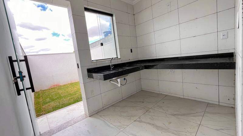 Casa à venda com 2 quartos, 65m² - Foto 18