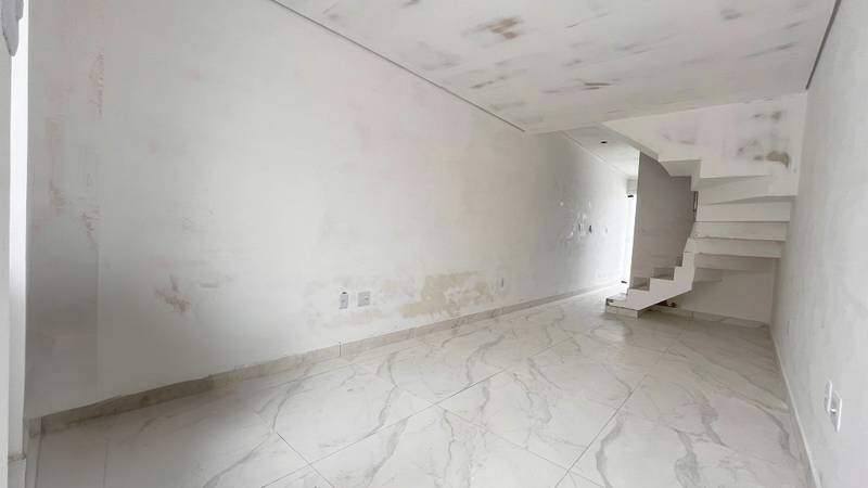 Casa à venda com 2 quartos, 65m² - Foto 4