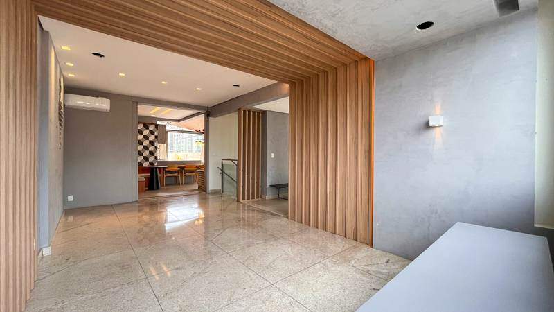 Cobertura à venda com 3 quartos, 220m² - Foto 3