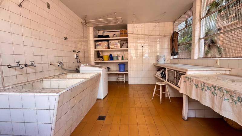 Casa à venda com 4 quartos, 1000m² - Foto 1