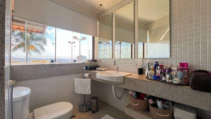 Casa à venda com 4 quartos, 330m² - Foto 11