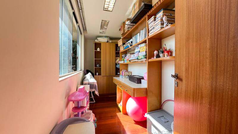 Casa à venda com 4 quartos, 330m² - Foto 13