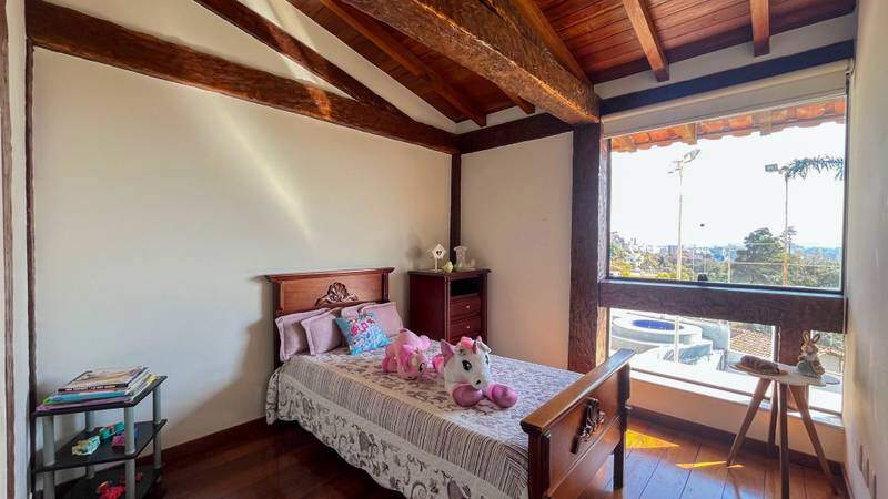 Casa à venda com 4 quartos, 330m² - Foto 18