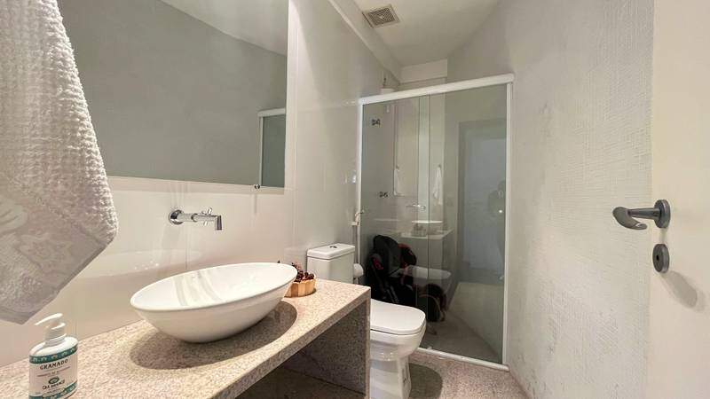 Casa à venda com 4 quartos, 330m² - Foto 25