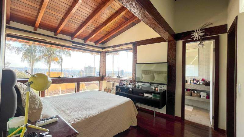 Casa à venda com 4 quartos, 330m² - Foto 3