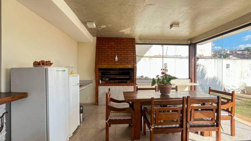 Casa à venda com 4 quartos, 330m² - Foto 7