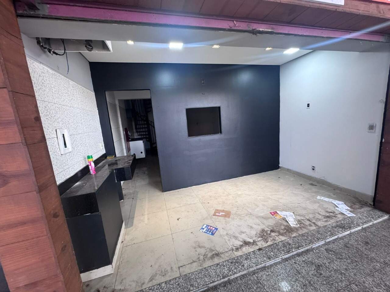 Loja / Salão / Ponto Comercial para alugar em Belo Horizonte, no bairro Buritis