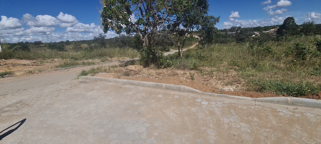 Lote / Terreno à venda no bairro Centro em Augusto De Lima